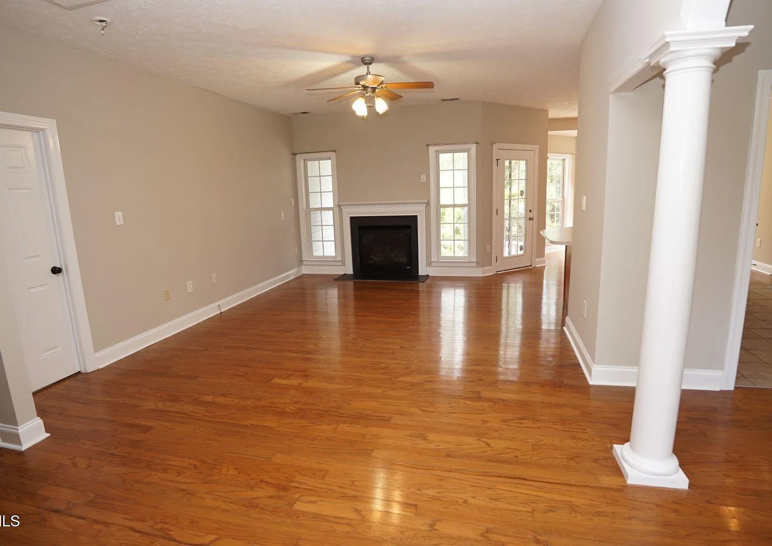 3 bed, 2.0 bath, 2159 sqft, $2,525 — Photo 3