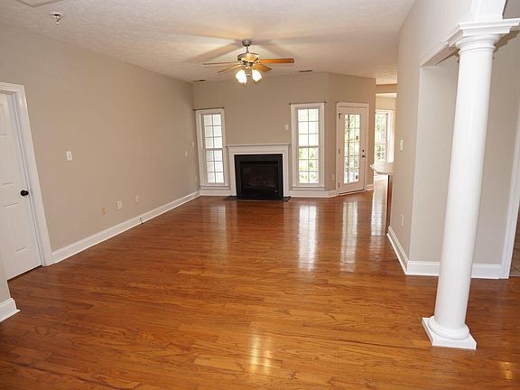 3rd image of 109 Long Leaf Dr