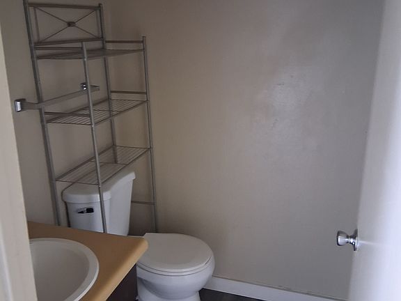5th image of 1001 Pacific Ave S APT A1