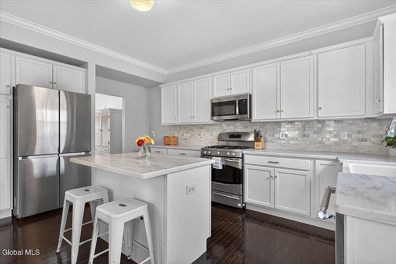 3rd image of 12 Basswood Court