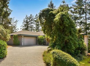 4404 Meadowood Pl, Saanich, BC V8X4V7