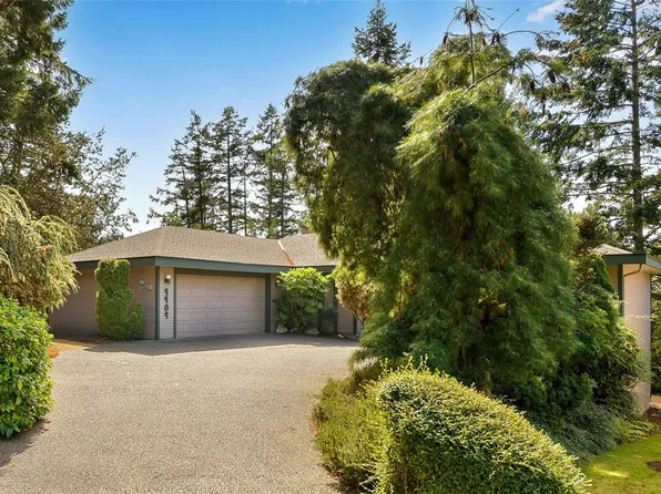 4404 Meadowood Pl, Saanich, BC V8X 4V7