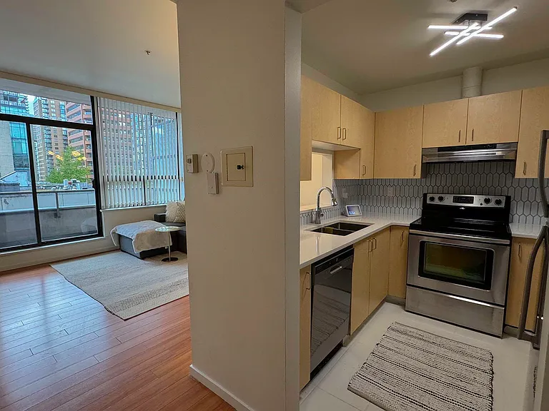 1010 Howe St #409 — Photo 7