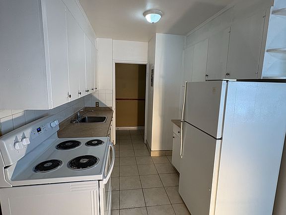 4th image of 2135 Avenue Rd #313