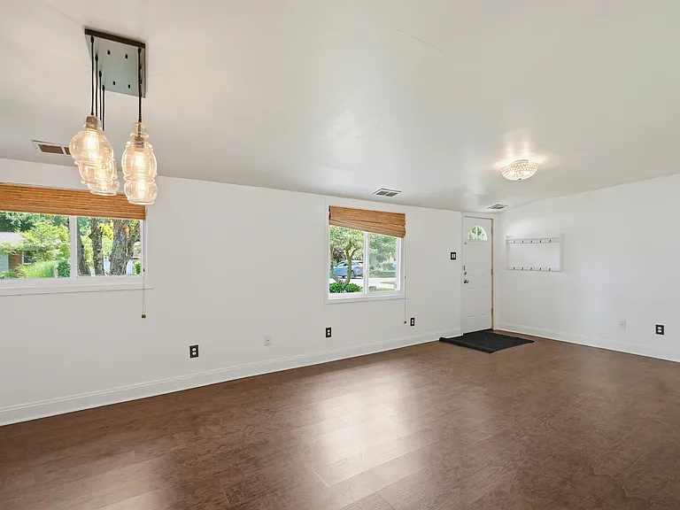 3130 Greenlawn Ave — Photo 6