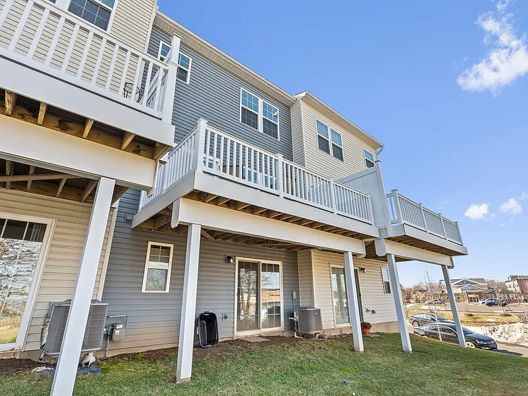204 Station Dr — Photo 36