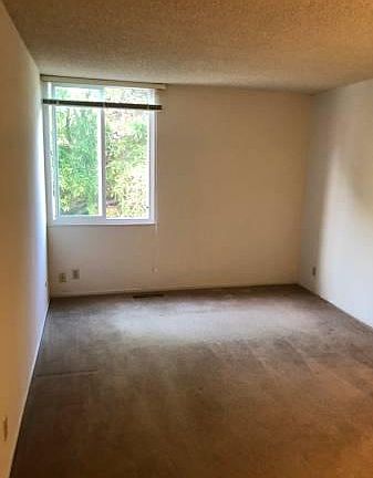 2nd image of 2027 Halford Ave APT 1