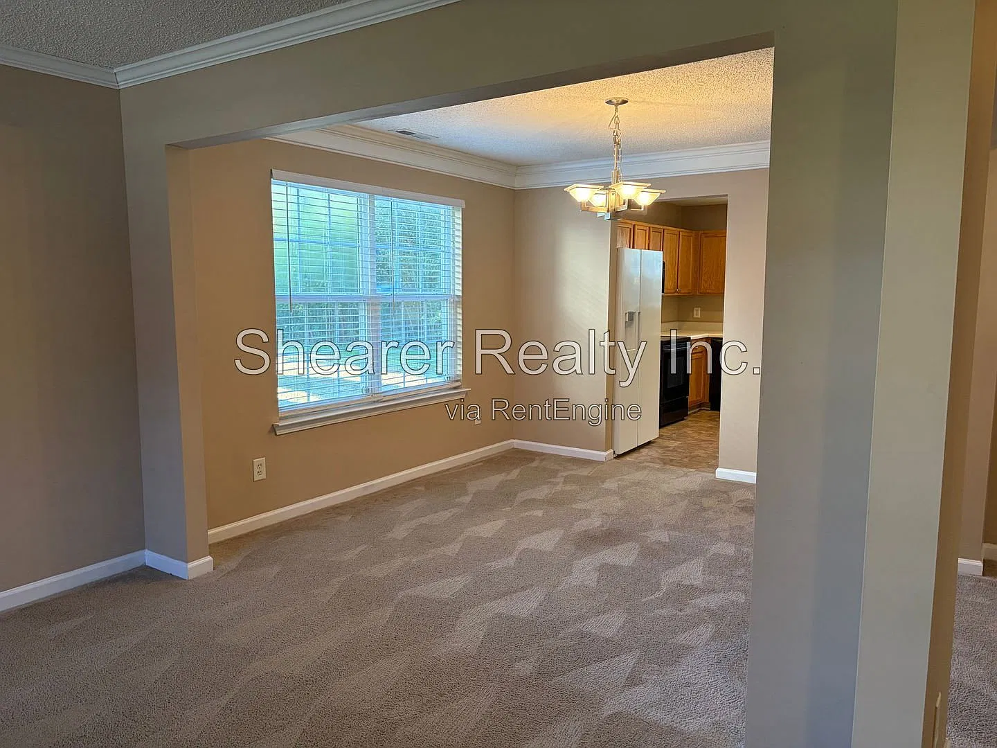 4 bed, 2.5 bath, 2288 sqft, $2,400 — Photo 4