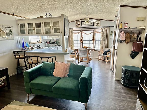 3rd image of 142 Sunshine Ln