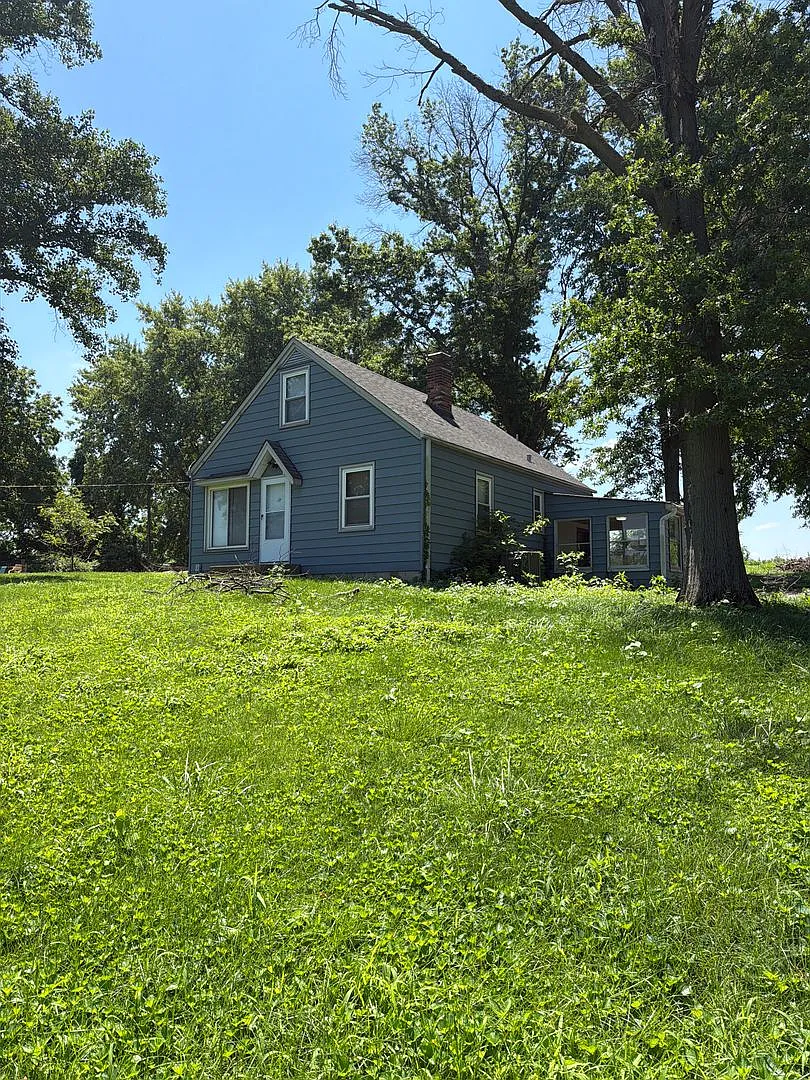 Rare Opportunity! 4 bed, 1 bath home on large lot! — Photo 1