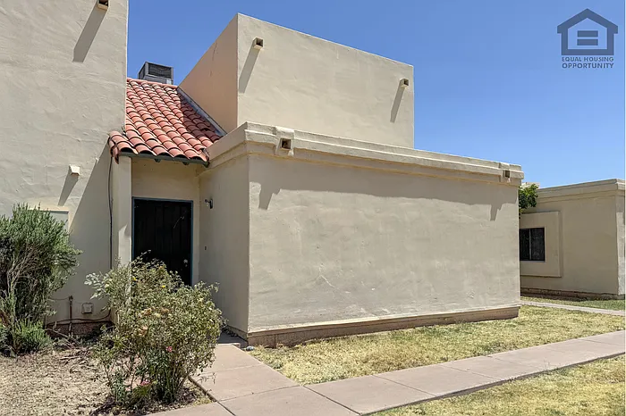 3202 W Loma Ln #2 — Photo 2