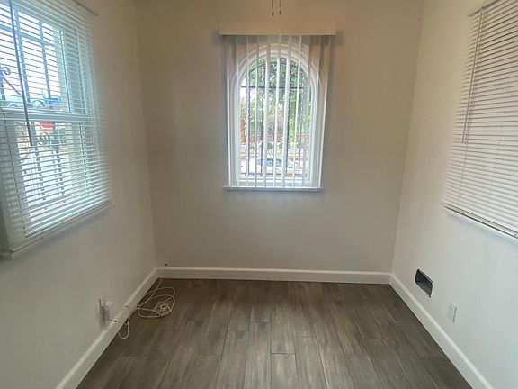 4th image of 2903 W 73rd St