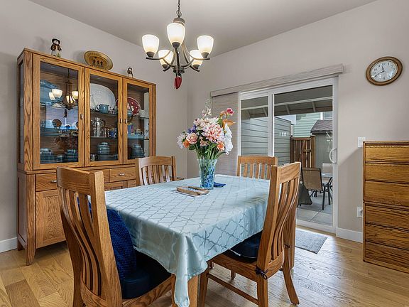 4th image of 2713 NE Black Oak Pl
