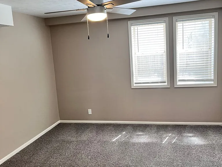 Bristol Square Apartments — Photo 296