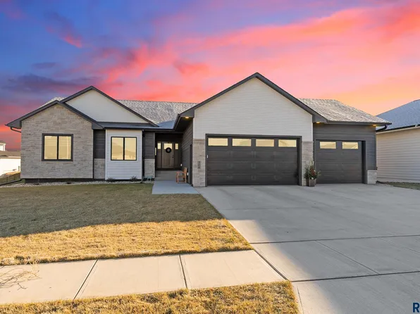 308 N Wildcat Dr, Sioux Falls, SD 57110