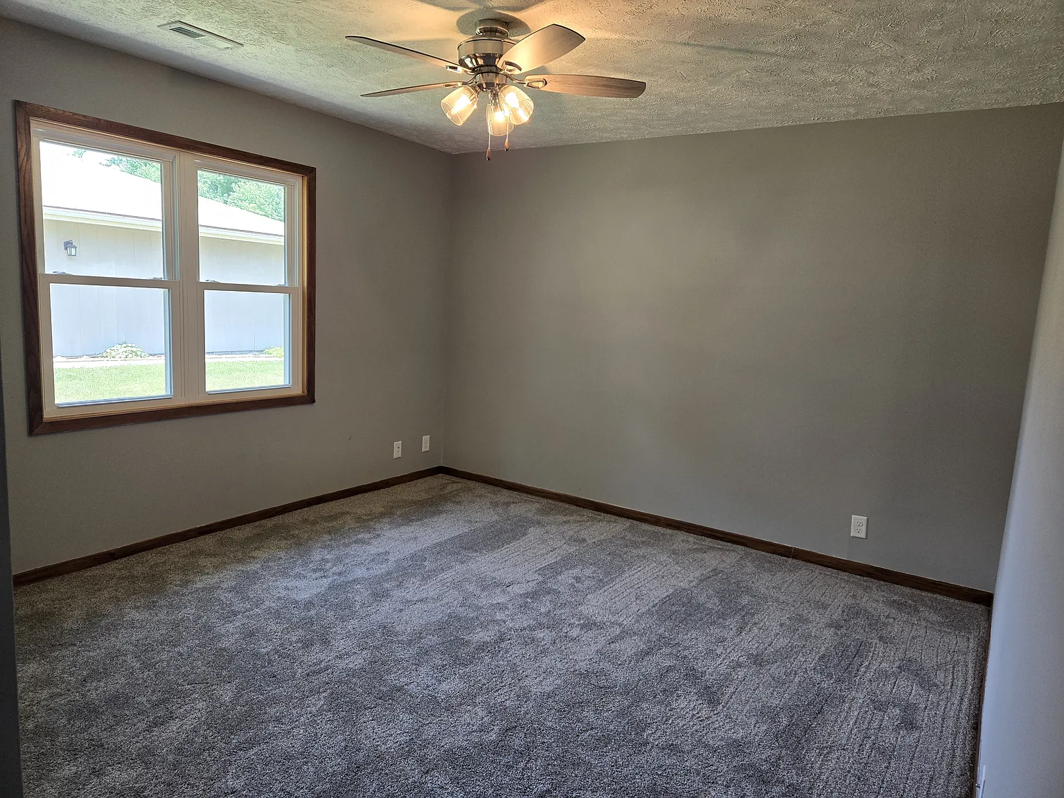 3 bed, 1.5 bath, $1,050 — Photo 4