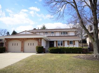 162 Cambridge Ln, Bloomingdale, IL 60108