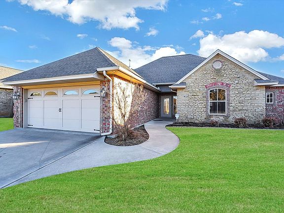 4th image of 3705 NE Willow Way