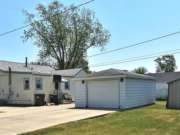 3rd image of 2156 Emerson Ave