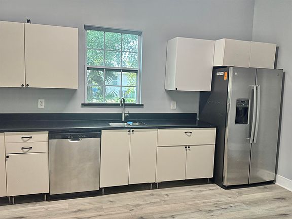 4th image of 32 Palmer St