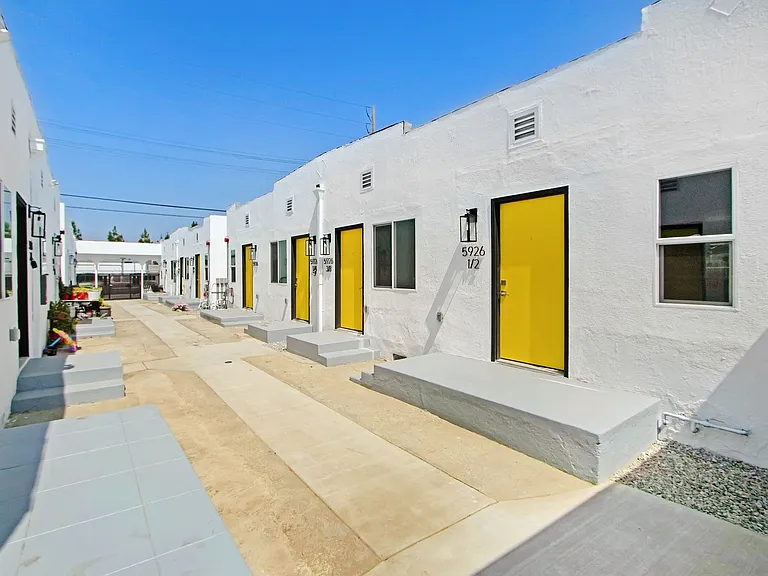 5924 S Hoover St — Photo 18