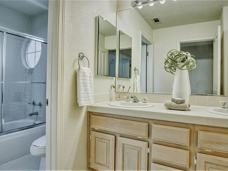 3233 Quail Hollow Dr #1 — Photo 14