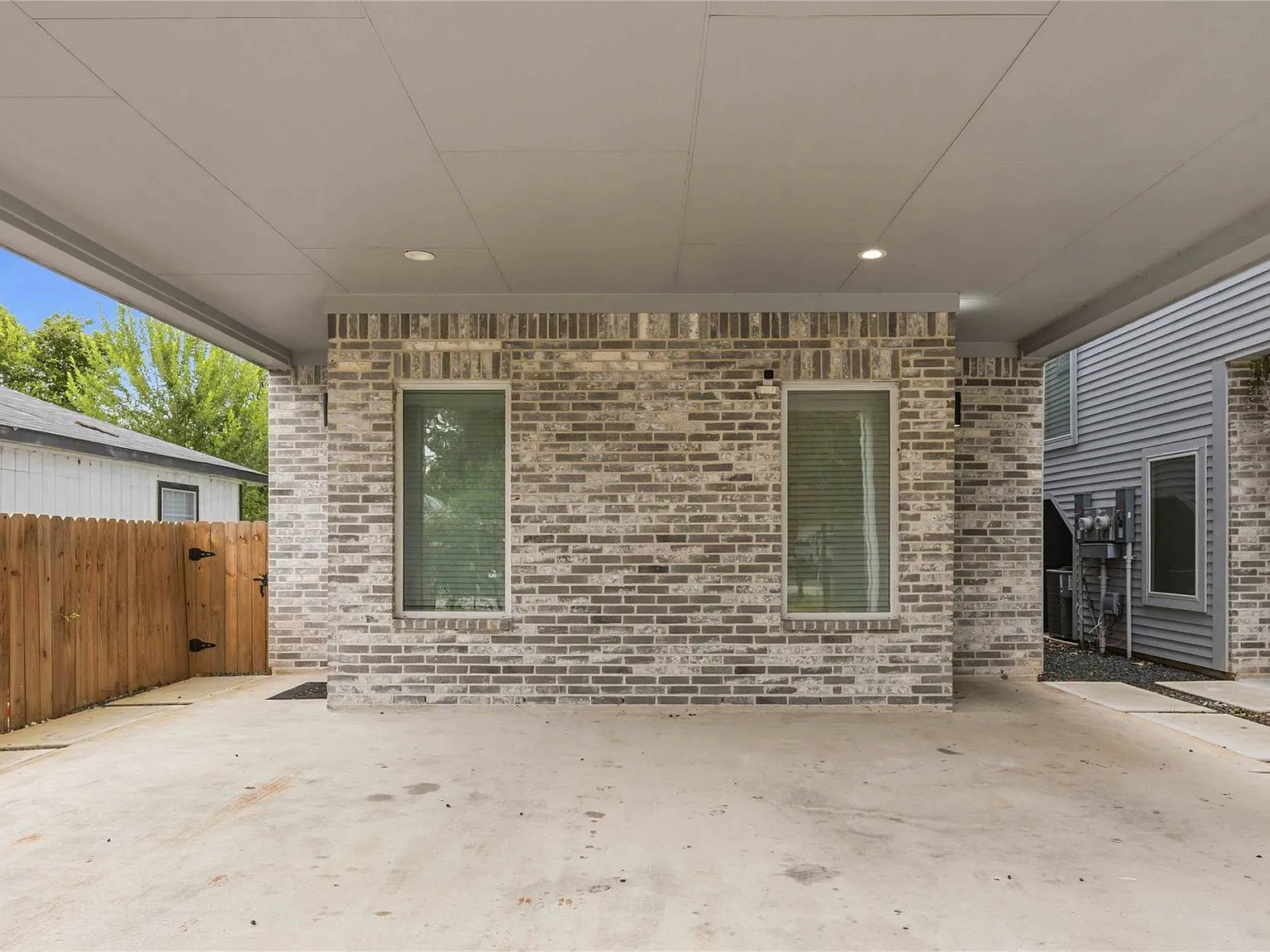 2 bed, 2.5 bath, 1169 sqft, $2,150 — Photo 2