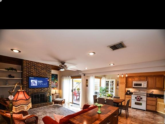 3rd image of 3365 Beacon St #2243218015