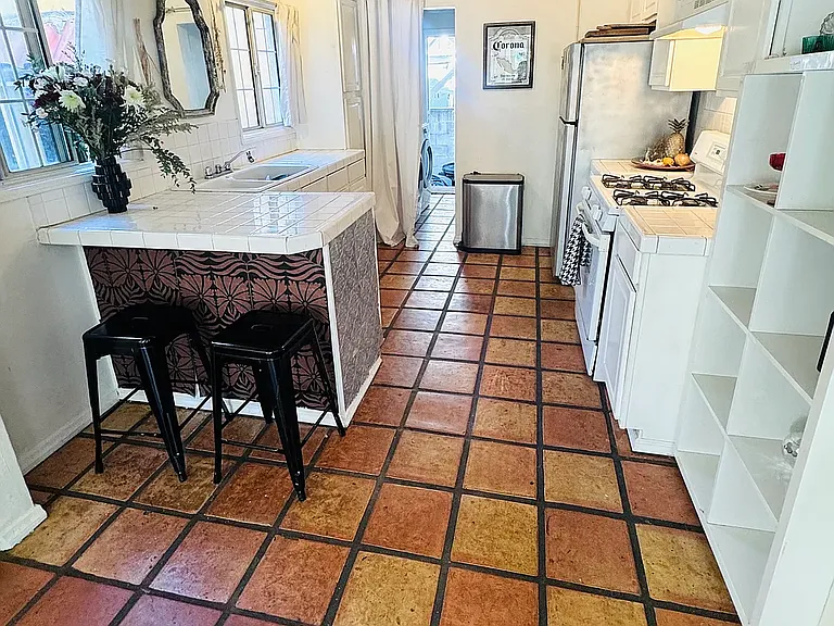 1300 N Stanley Ave — Photo 11