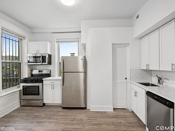 2nd image of 2335 W Superior St APT 3R
