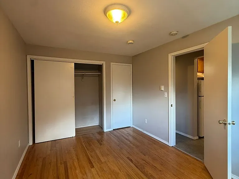 310 Bellevue Ave E — Photo 8