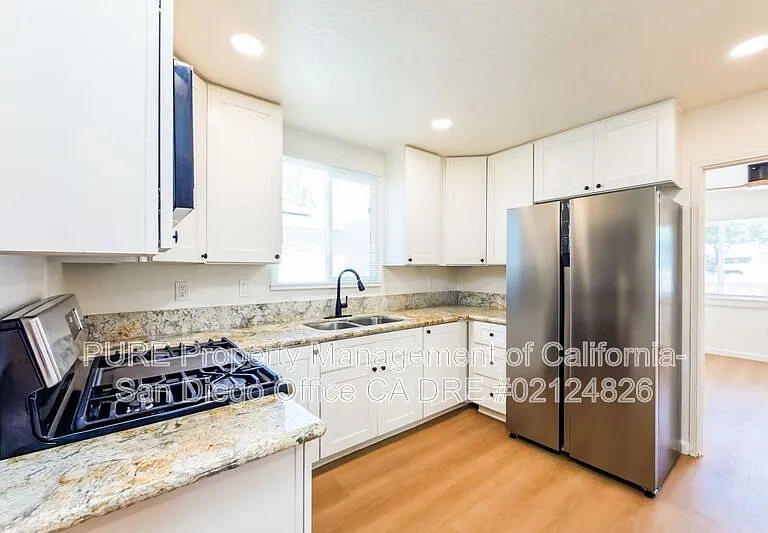 1120 Florence St — Photo 8