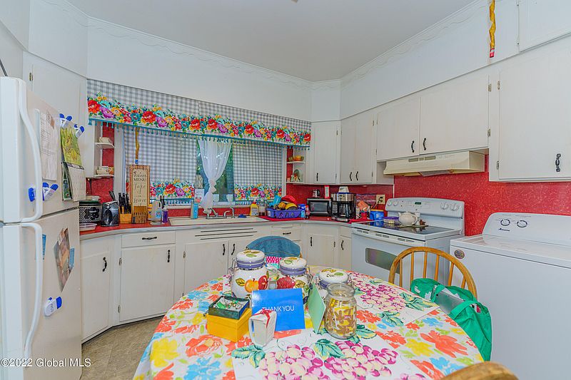 5th image of 206 Saratoga Avenue