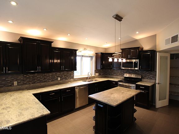 3rd image of 4837 W CARON Street