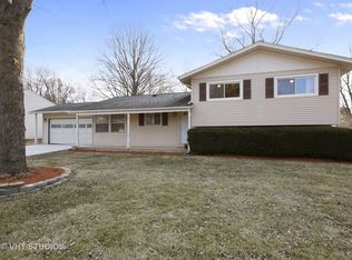 5325 Larkspur Ln, Lisle, IL 60532
