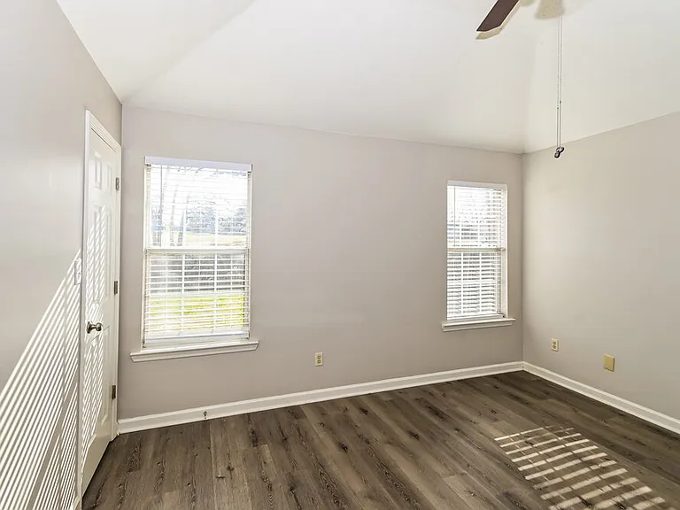 6392 Manchester Dr — Photo 8
