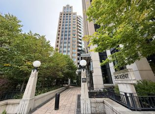 235 Kent St #207, Ottawa, ON K2P 1Z9
