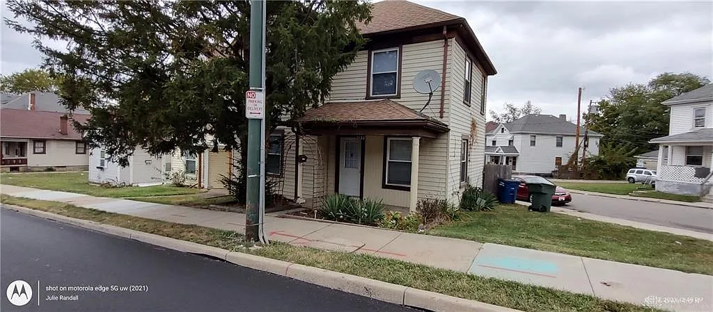 3 bed, 2.0 bath, 1484 sqft, $1,300 — Photo 1