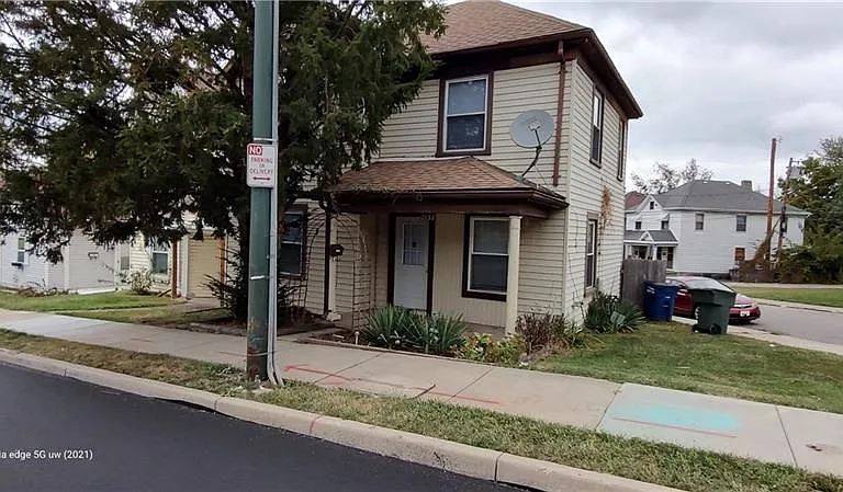 2132 Wayne Ave — Photo 1