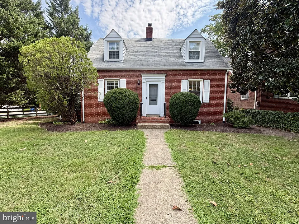 2811 Valley Dr