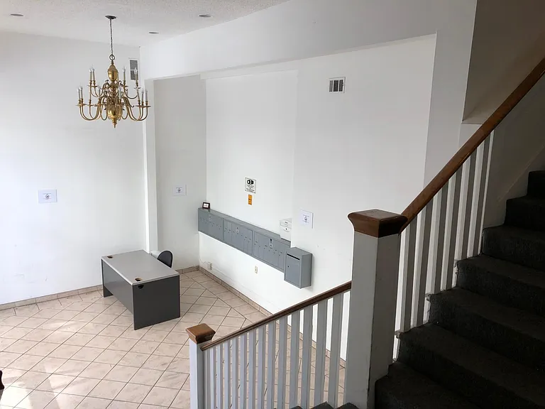 704 Hartford Ave — Photo 3
