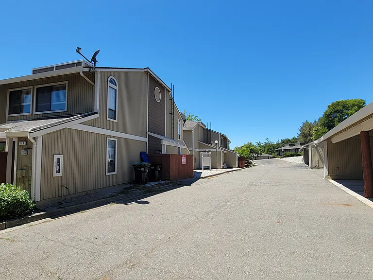 118 Mission Dr — Photo 12