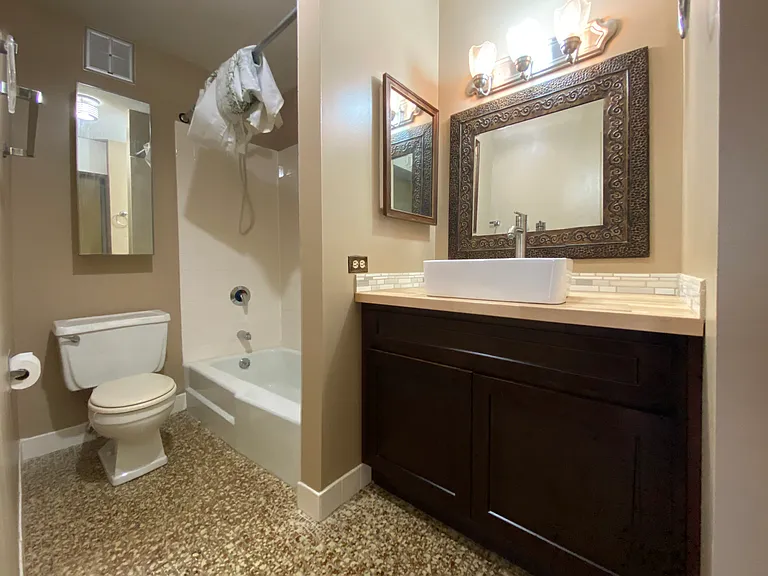 5100 N Marine Dr #8E — Photo 16