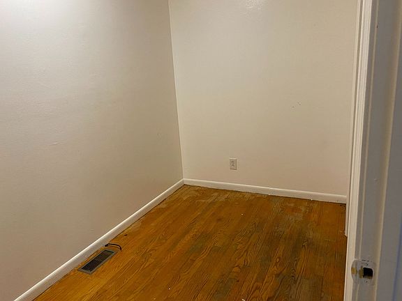 4th image of 3500 Elm St
