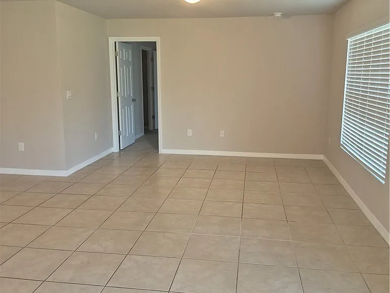 8002 Vega Ct — Photo 5