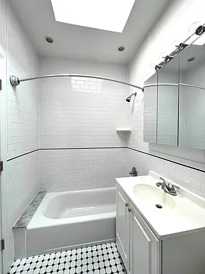 Rented by R New York | media 9