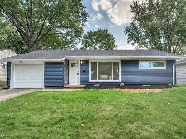 9019 Newkirk Dr, Parma Heights, OH 44130