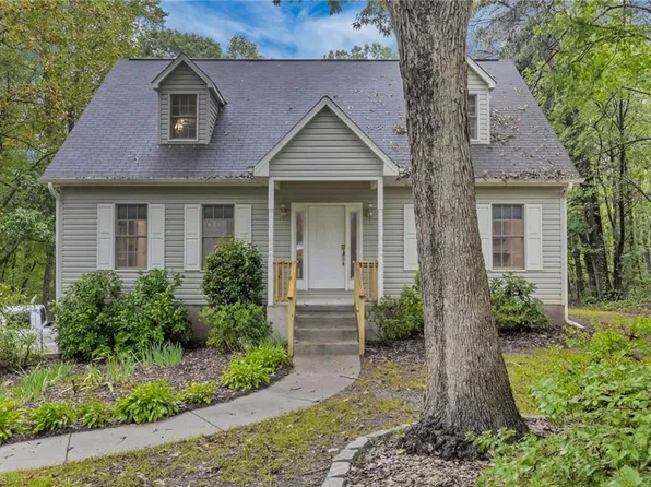 1127 Deer Run Ln, Yadkinville, NC 27055