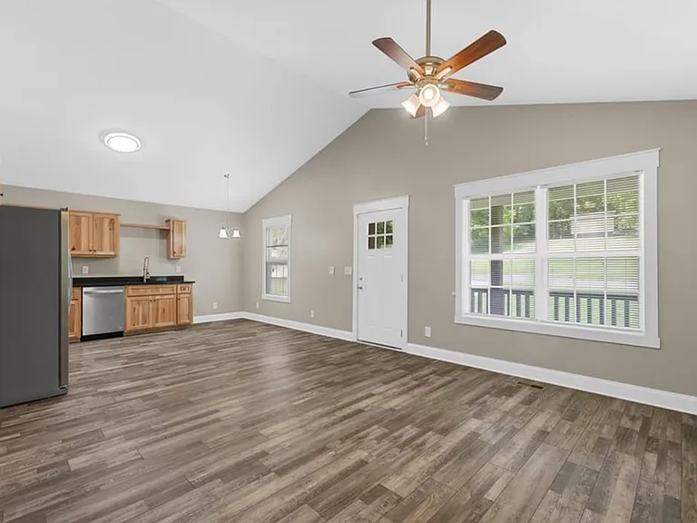 113 Bearden Rd — Photo 3