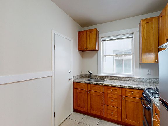 3rd image of 522 Hyde St APT 11